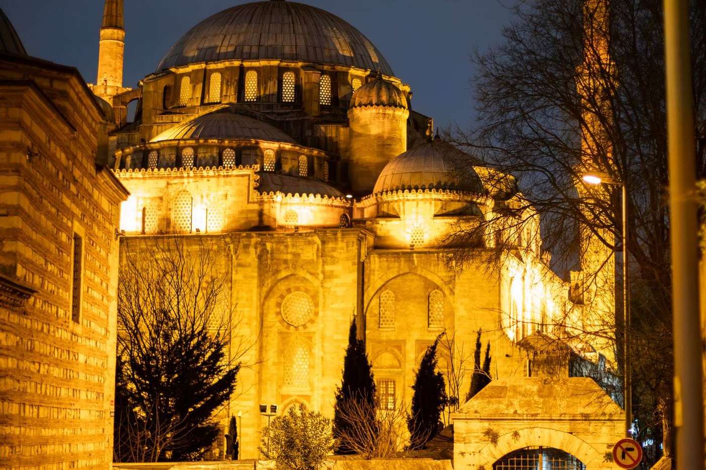 Istanbul: Bosphorus & Byzantine guide cover